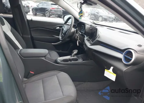 2025 Chevrolet Trax Fwd Ls z USA, uszkodzony, nr VIN KL77LFEP8SC115085